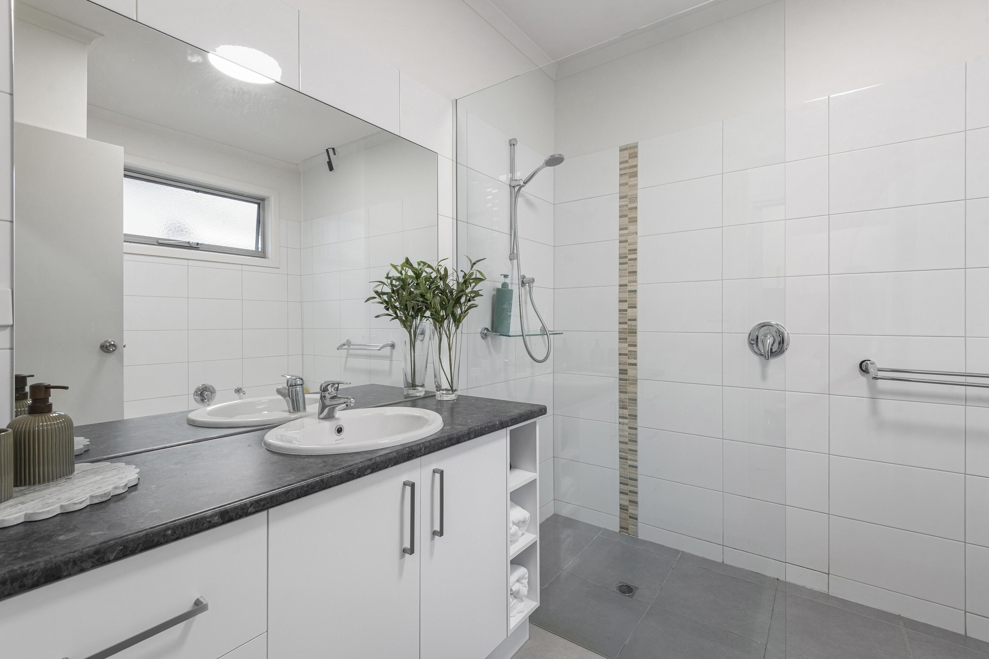 Douche, sèche-cheveux, papier toilette