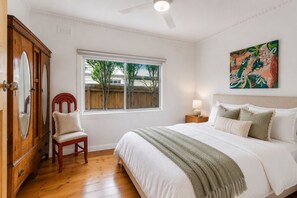 3 bedrooms, iron/ironing board, free WiFi - 55 Seconds of Summer by Ready Set Stay (Rosebud)