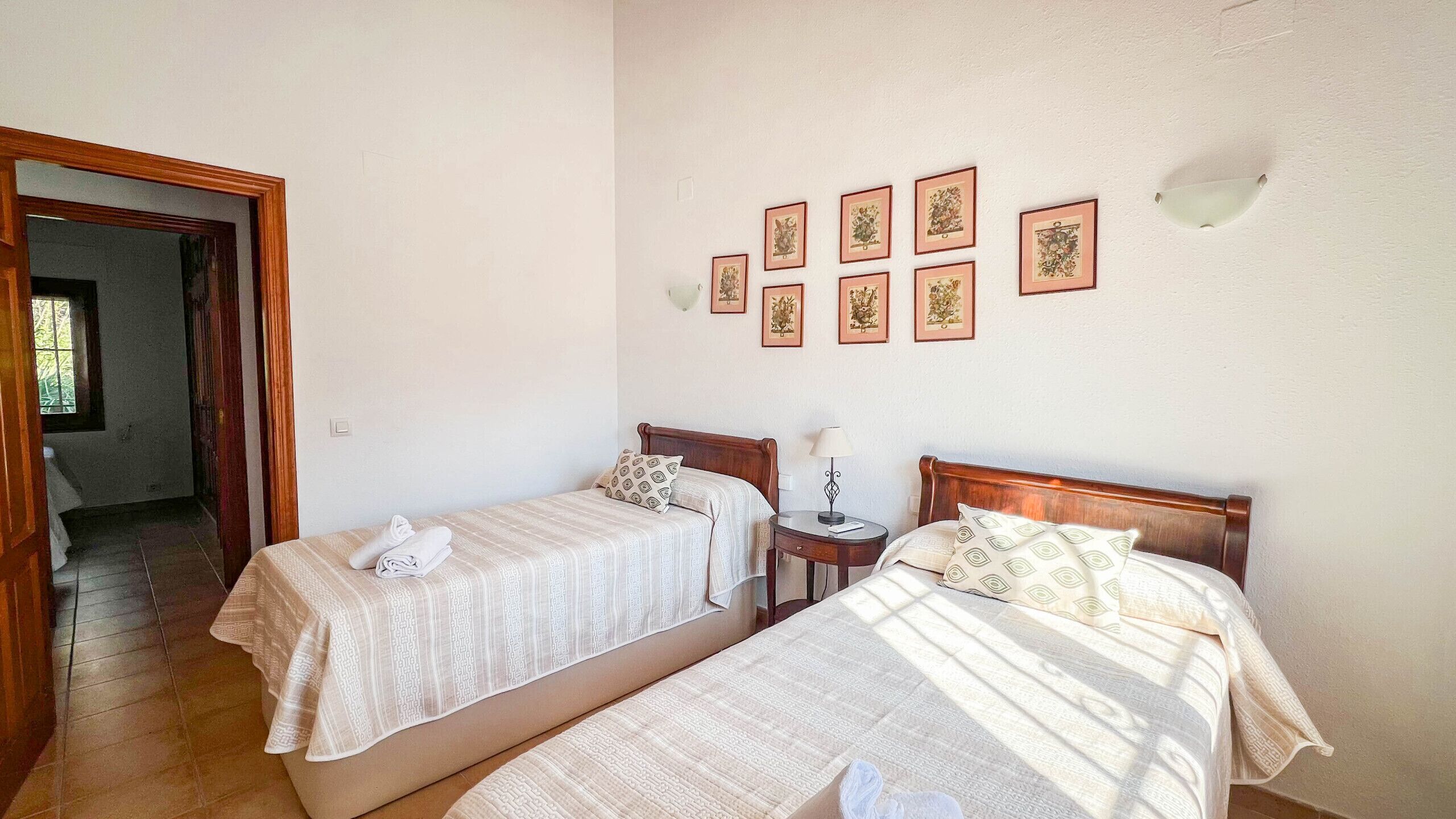 4 chambres, fer et planche à repasser, Wi-Fi gratuit, draps fournis