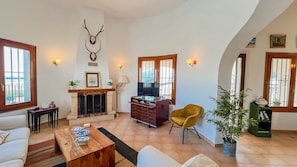TV - Villa with sea views and private pool in Monte Pego (Pego)
