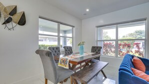 A dining area with a table, chairs, and a sofa. - Luxe Ft Lauderdale Pool Oasis Near Airport & Beach (Fort Lauderdale)