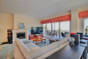 TV - Villa with panoramic views in Denia (Denia)