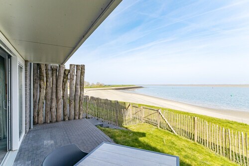 Marina Stay with Dual Terraces