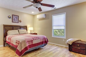 Room - Mtn View & On-Site Trails! Rural Bybee Retreat (Bybee)