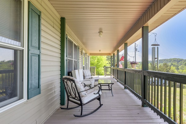 Bybee Vacation Rental | 3BR | 2BA | 1,344 Sq Ft | Stairs Required