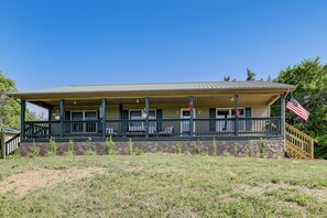 Exterior - Mtn View & On-Site Trails! Rural Bybee Retreat (Bybee)