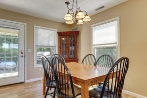 Dining - Mtn View & On-Site Trails! Rural Bybee Retreat (Bybee)