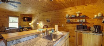 7 Mi to Doe Mtn ATV Trails: Secluded Butler Cabin