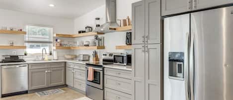 Fridge, microwave, stovetop, dishwasher