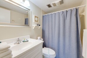 Hair dryer, towels - Relaxing Nature Coast Condo Near Crystal River (Hernando)