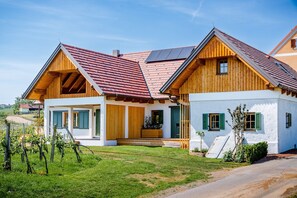 Exterior - Klöchberg R&L APP Sunrise - Gelber Muskateller (Klöch)