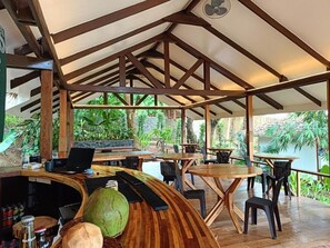 Khu ẩm thực ngoài trời