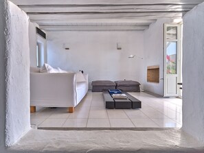 House, Smoking - The Arch Villas (Paros)