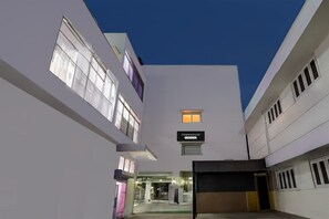 Exterior - DeluxeHotel Sri Chakra Inn (Chennai)