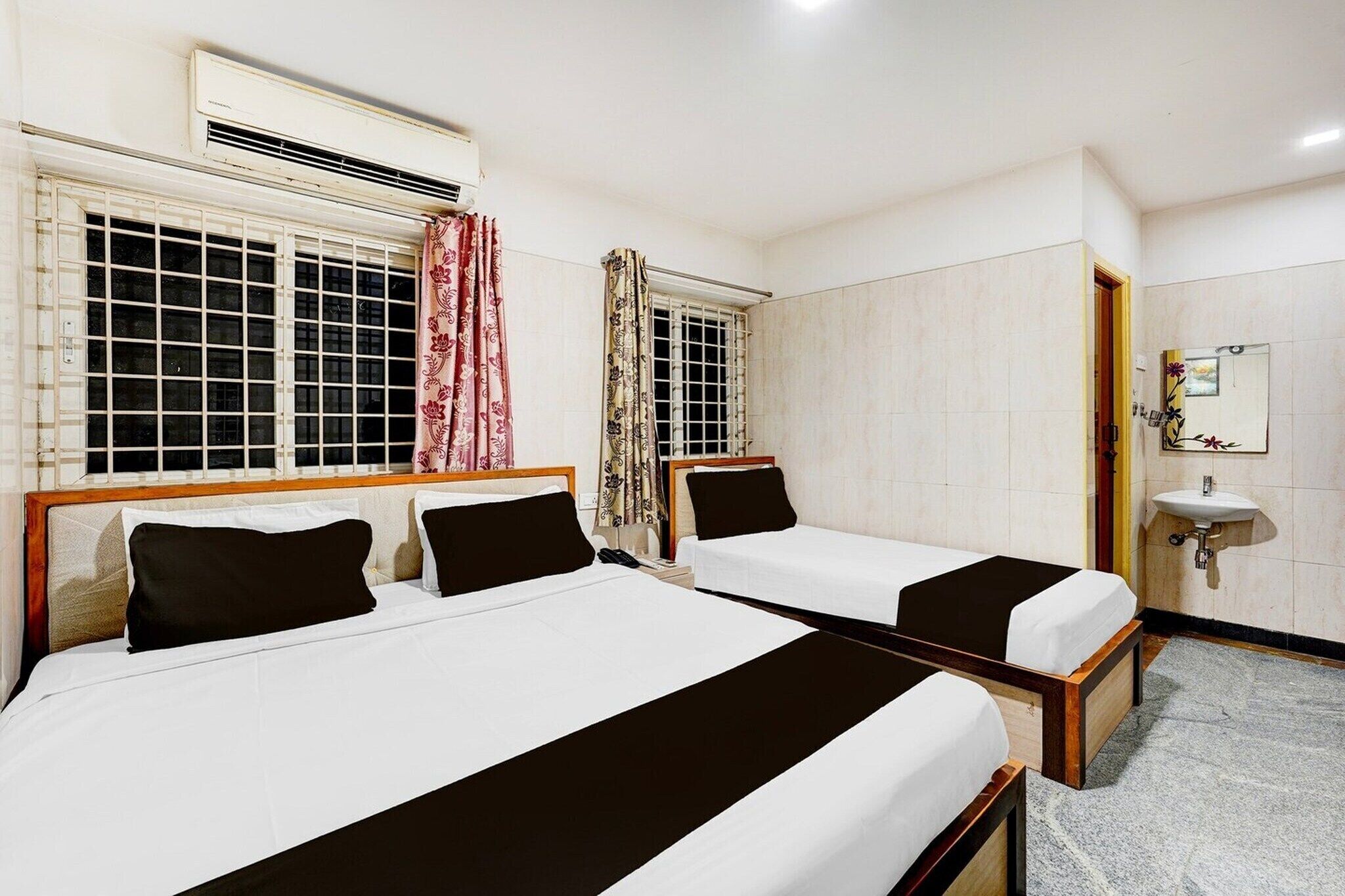 1 bedroom, desk, bed sheets