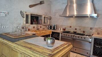 Micro-ondes, four, plaque de cuisson, lave-vaisselle
