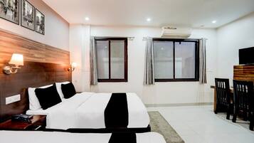1 Schlafzimmer, Schreibtisch, Bettwäsche