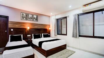 1 Schlafzimmer, Schreibtisch, Bettwäsche