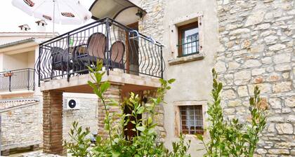 Bright Stay With Shared Pool & BBQ in Tar