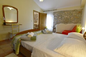 Apartment, 1 Bedroom, Smoking, Balcony - Bright Stay With Shared Pool & BBQ in Tar (Tar-Vabriga)