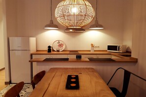 Coffee/tea maker, fridge, microwave, stovetop - Deluxe Apartment with Jacuzzy (Alicante)