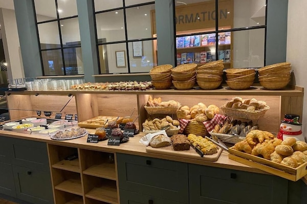 Daily buffet breakfast for a fee
