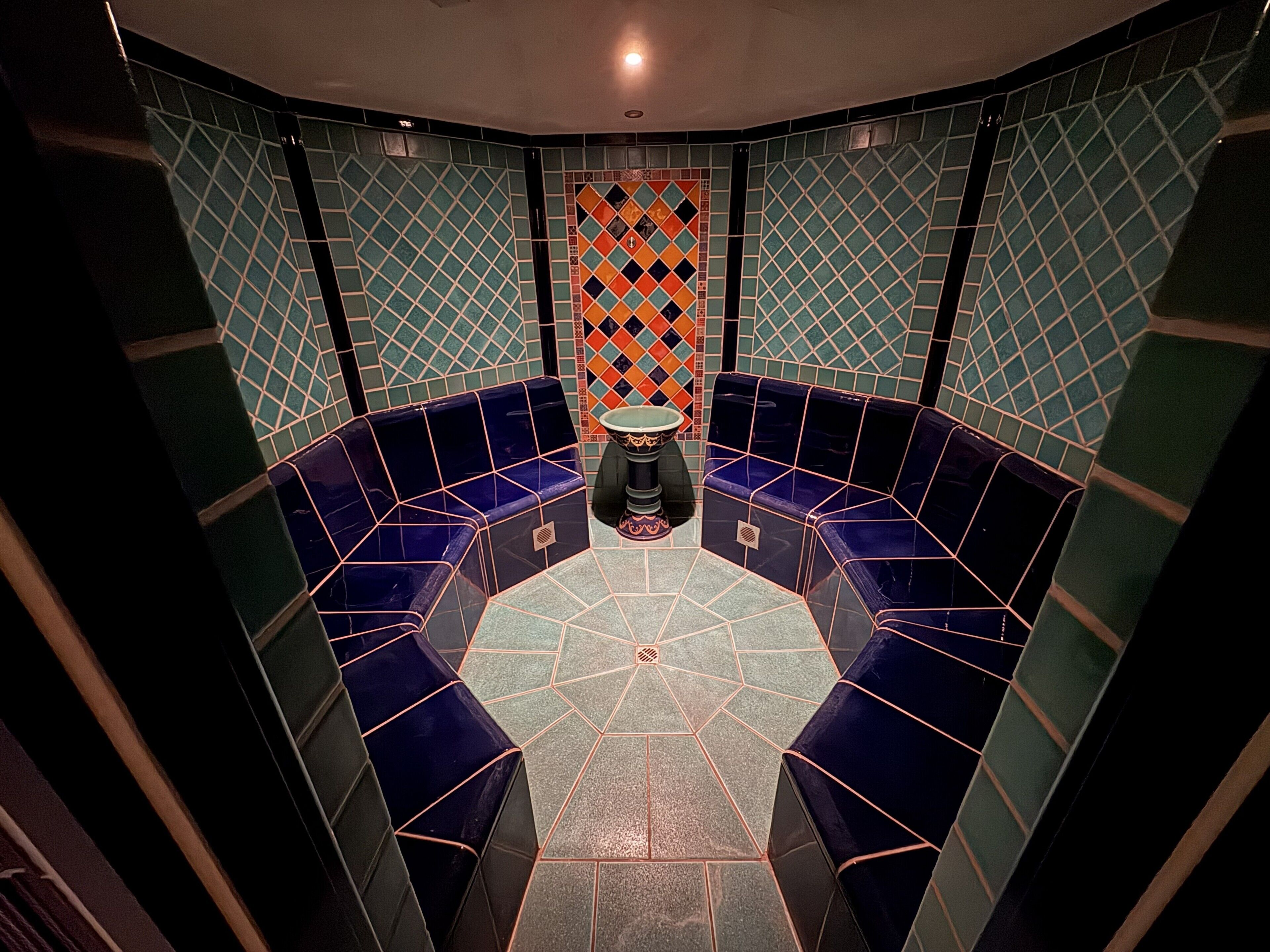 Sauna, steam room, Turkish bath/hammam, body treatments