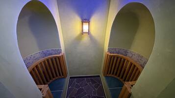 Sauna, steam room, Turkish bath/hammam, body treatments