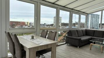 Deluxe-Penthouse, Balkon, Meerblick | Innenbereich
