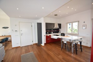 Coffee/tea maker, microwave, dishwasher - Apartment in a prime location on Lake Maggiore (Pallanza)