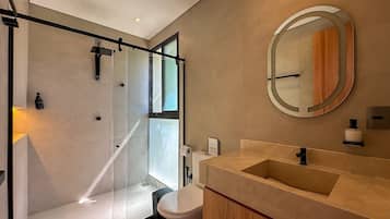 Deluxe Apartment | Bathroom
