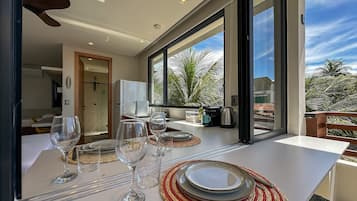Deluxe Apartment | Dining