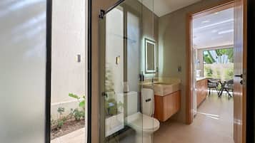 Studio | Bathroom