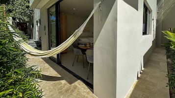 Studio | Outdoor dining