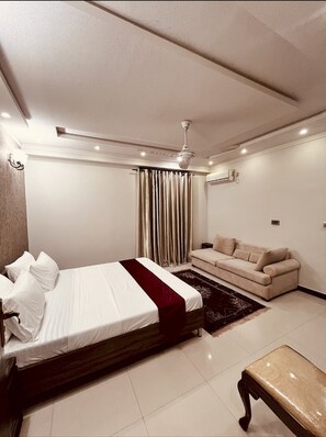 Standard Room | Free WiFi, bed sheets