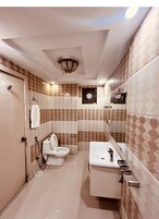 Ducha, artículos de tocador gratuitos, toallas, jabón