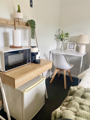 1 bedroom, desk, iron/ironing board, free WiFi - Private Guest Suite in Mt Louisa, 15 minutes Airport Access (Mount Louisa)