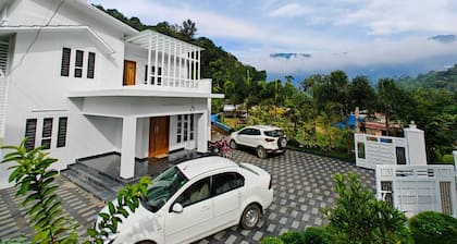 Cool Nest Pool Villa Munnar by VOYEHOMES