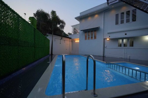 8 piscines extérieures