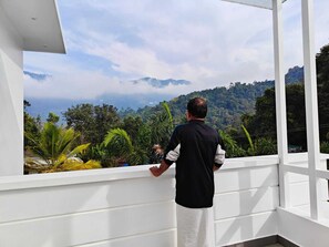 Property grounds - Cool Nest Pool Villa Munnar by VOYEHOMES (Devikolam)