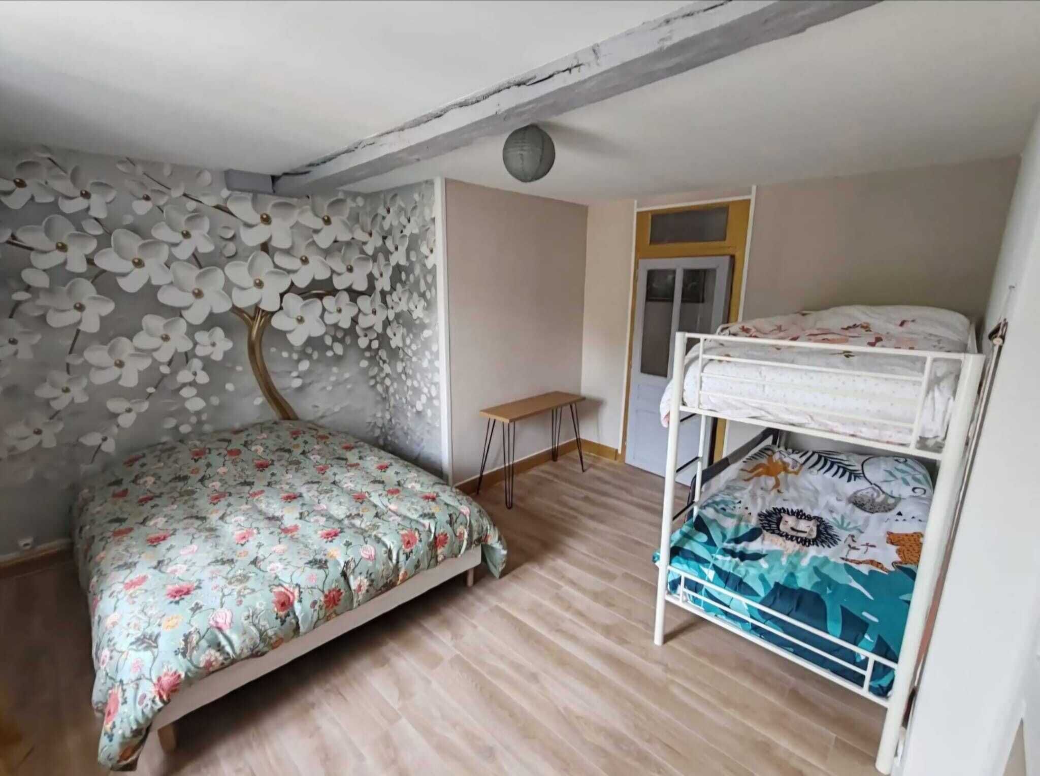 3 bedrooms, travel cot, free WiFi, bed sheets