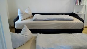 1 bedroom, iron/ironing board, WiFi, bed sheets - Ground Floor Apartment (Lichtenau)