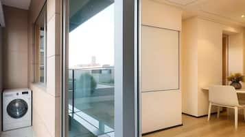 Premier Suite, City View | Terrace/patio
