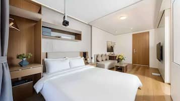 Kamar Double Superior, pemandangan kota | Meja kerja, ruang kerja ramah laptop, dan tirai kedap cahaya
