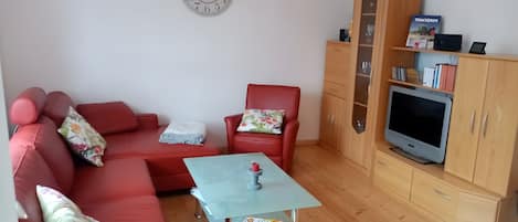 TV, fireplace, stereo