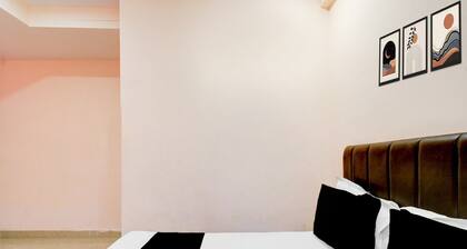 Deluxe Hotel Nakshatra
