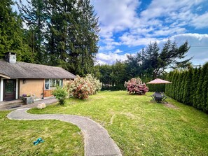 Terrace/patio - West Van Retreat | 3BR Near Beach & Mountains (West Vancouver)