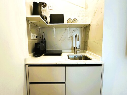 Atlântico Stays Portugal - Central Cardal Studio Ground Floor | 2 Guests