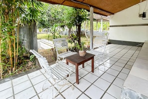 Terrace/patio - Cozzy HEPI Bungalo Lovina Singaraja Bali (Buleleng)