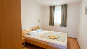 2 bedrooms, free WiFi, bed sheets - Sea Steps Punat 2 by Villas Guide (Punat)